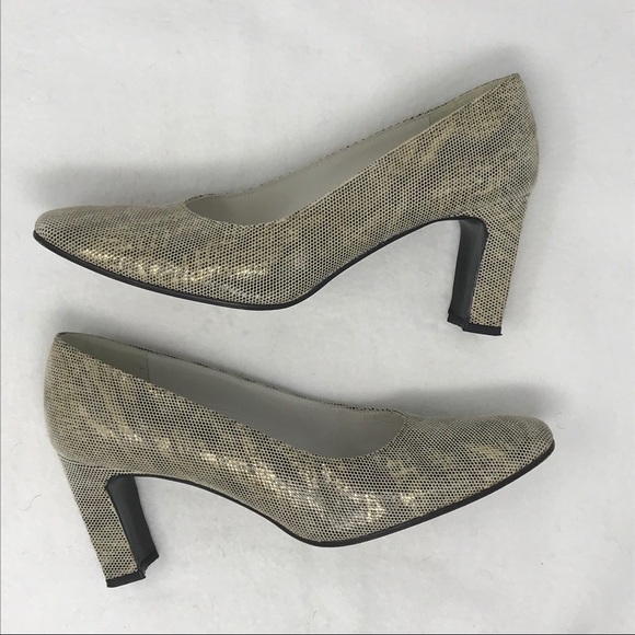 Stuart Weitzman Mid Heel Leather Slip On Pump Size 7 - Picture 3 of 8